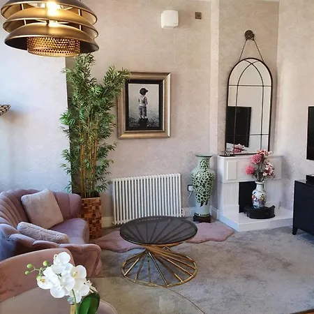 Appartamento 6 Rowntree House *