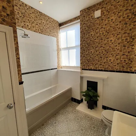 Daire 6 Rowntree House