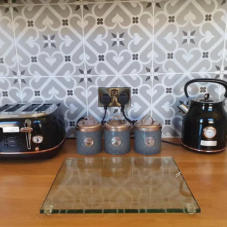 6 Rowntree House Daire *