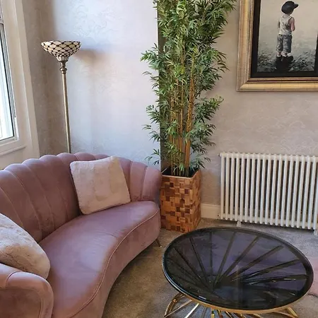 6 Rowntree House Apartment